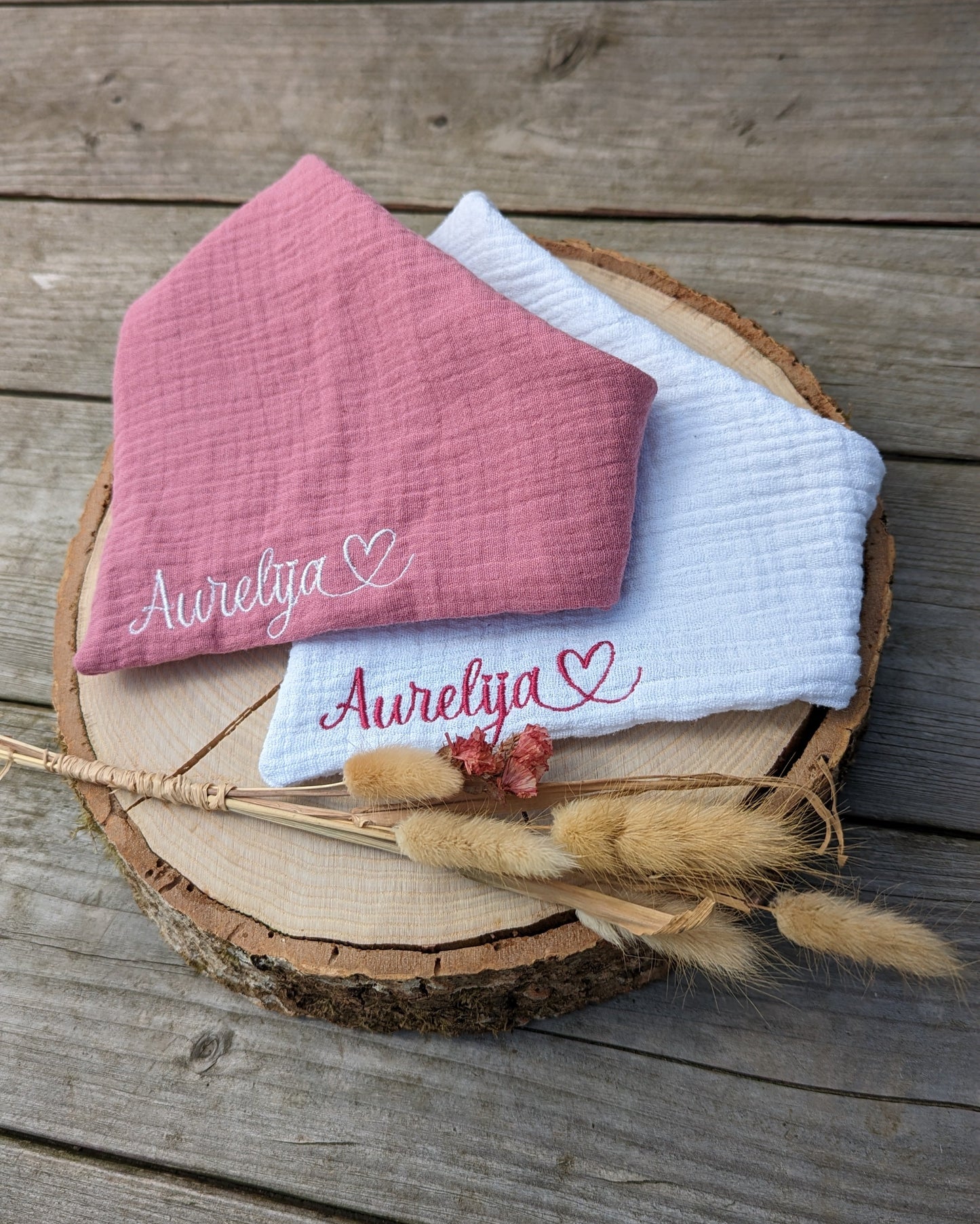 Halstuch aus Musselin personalisiert mit Name Sabbertuch bestickt Babyhalstuch