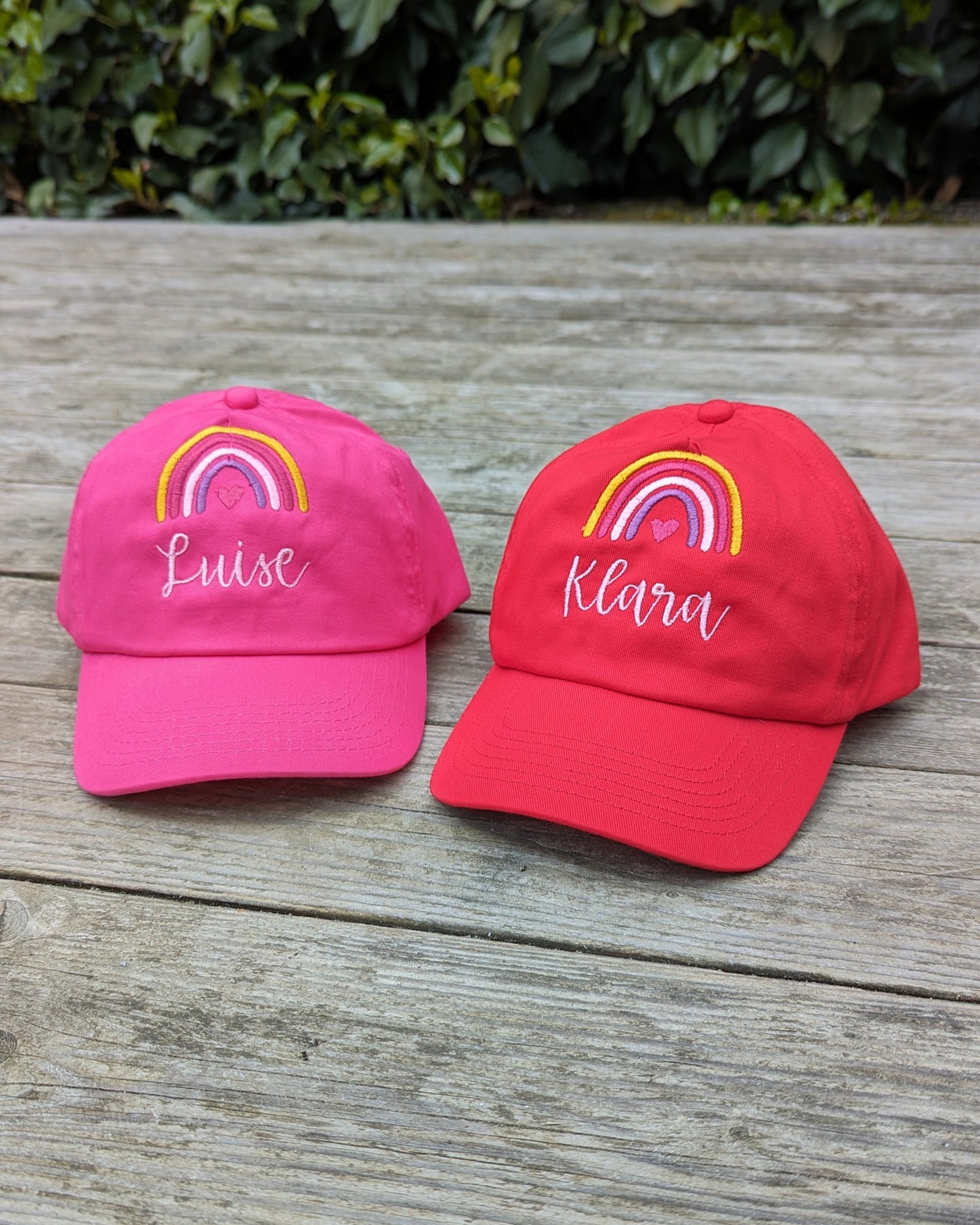 Basecap personalisiert mit Name bestickt und Motiv Regenbogen Herz Mütze Kappe Cap