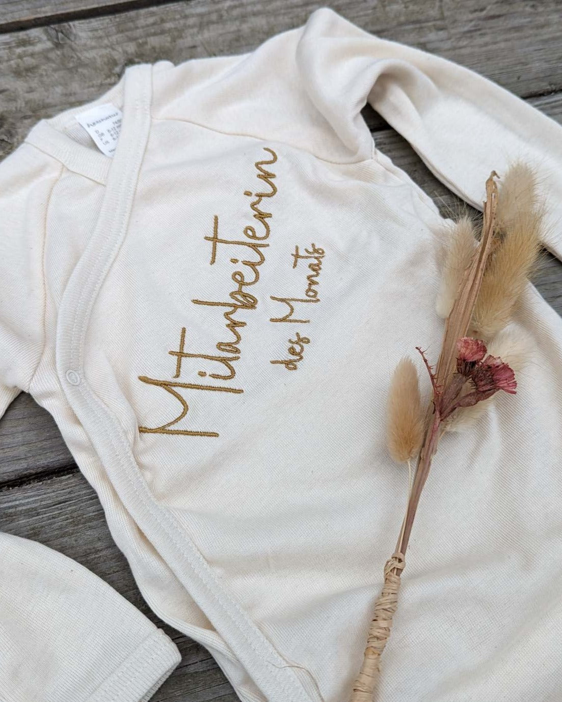 bestickter Babybody personalisiert Baby Body mit Name Text Druck