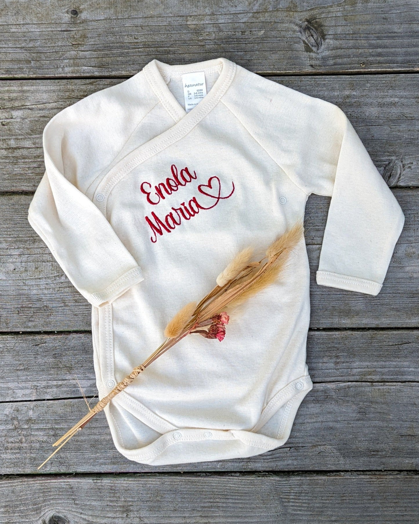 bestickter, personalisierter Baby-Body mit Name