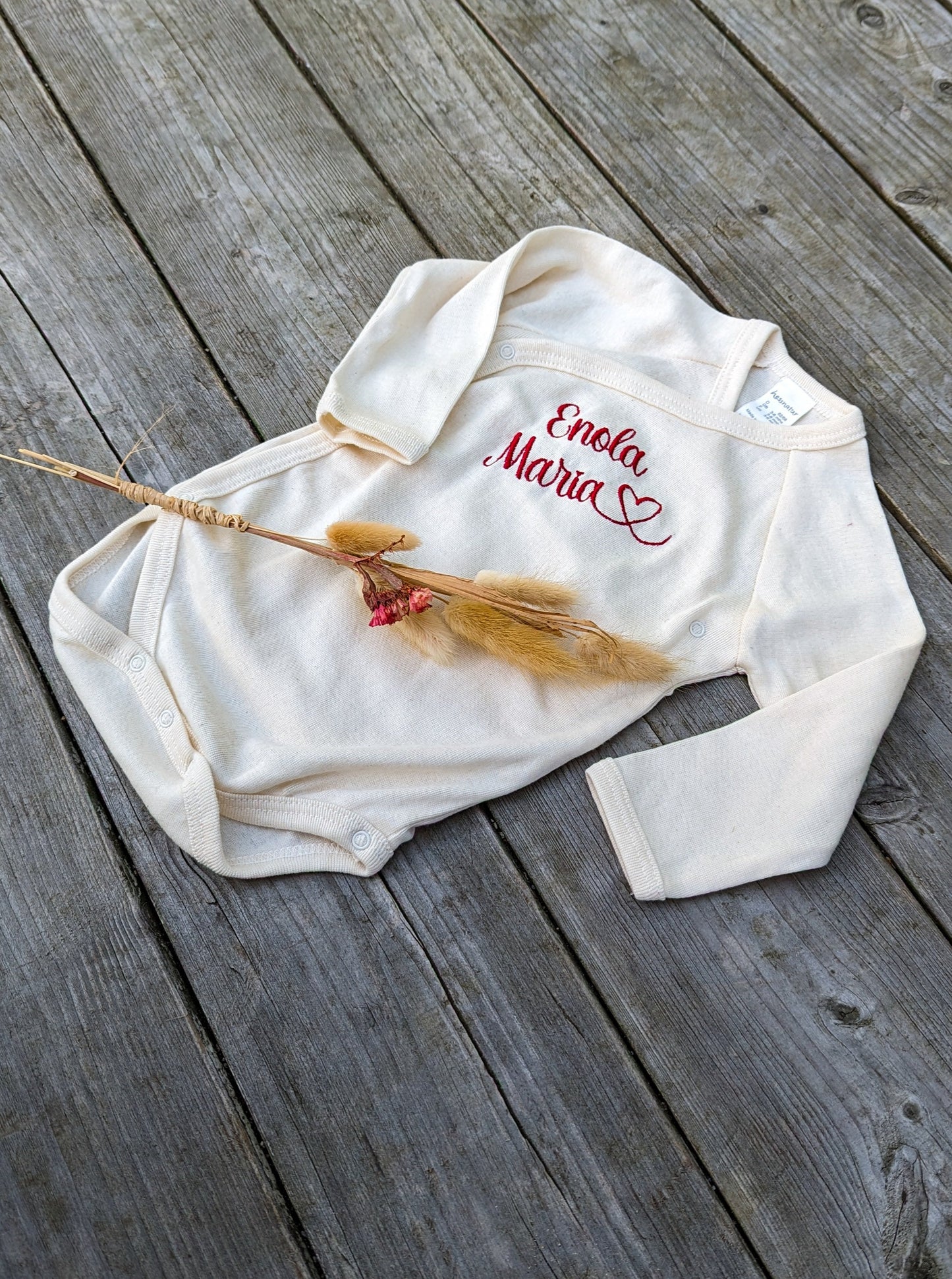 bestickter, personalisierter Baby-Body mit Name