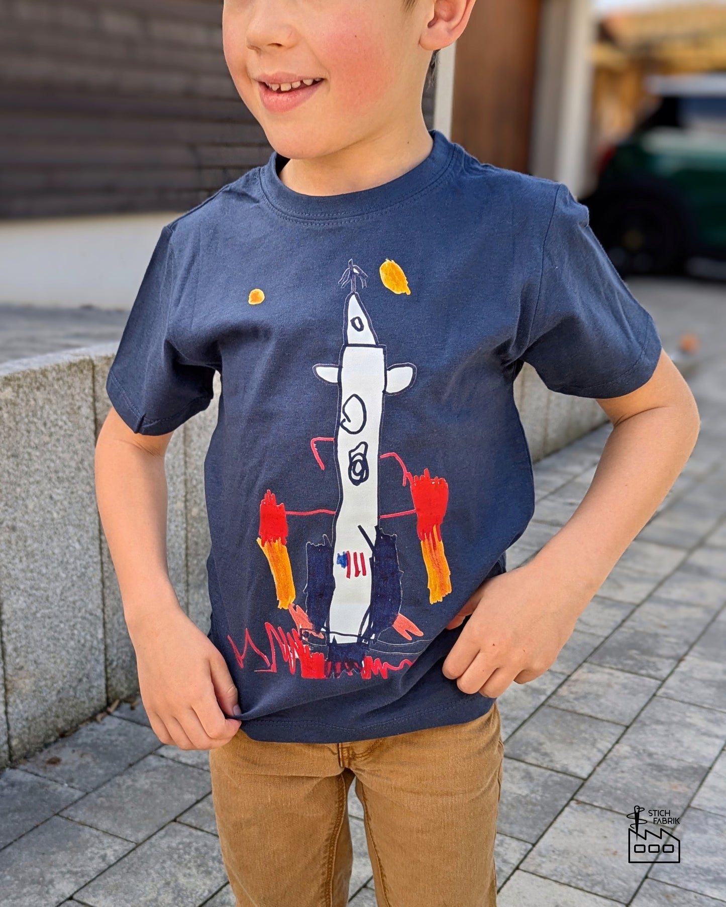 personalisiertes Shirt mit Kinderzeichnung Druck Stick