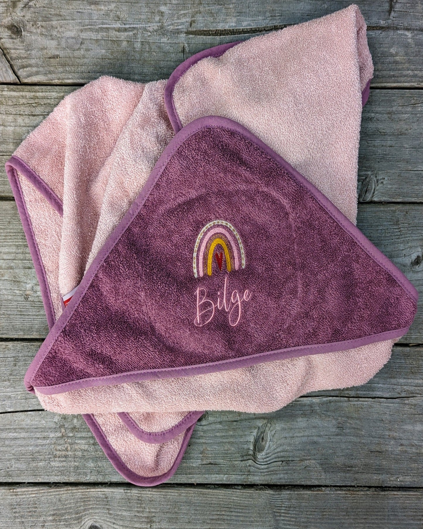 Kapuzentuch Handtuch Badetuch personalisiert mit Name und Motiv bestickt