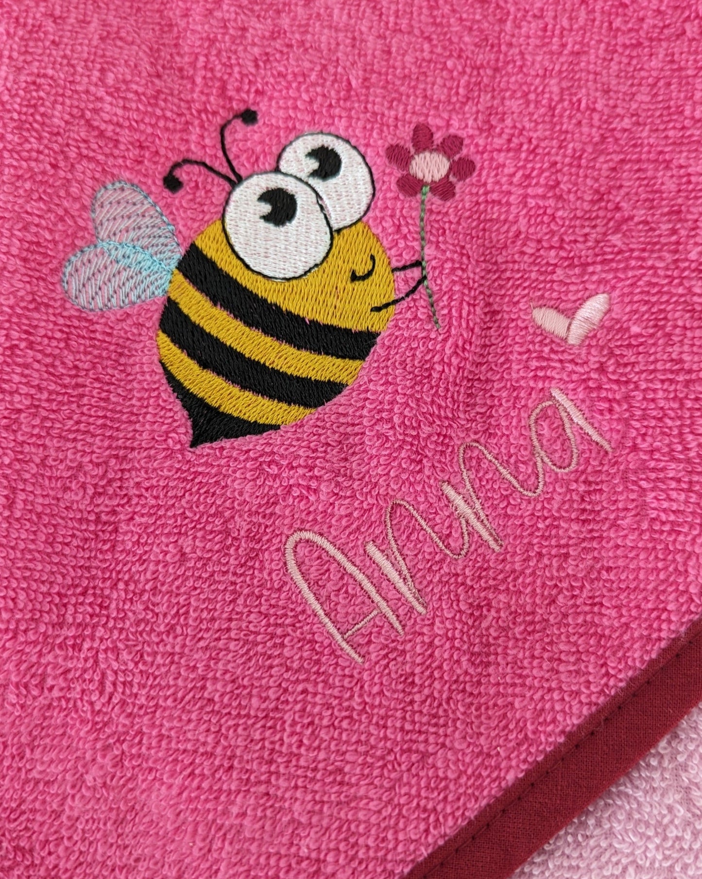 Kapuzentuch Handtuch Badetuch personalisiert mit Name und Motiv bestickt