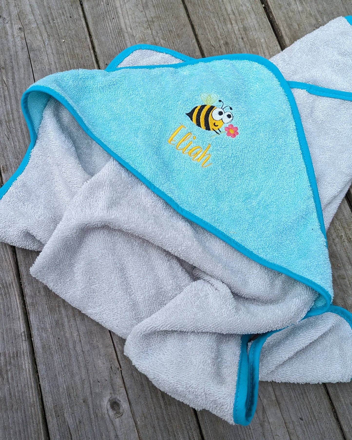 Kapuzentuch personalisiert mit Name und Motiv Handtuch Babyhandtuch Babygeschenk bestickt