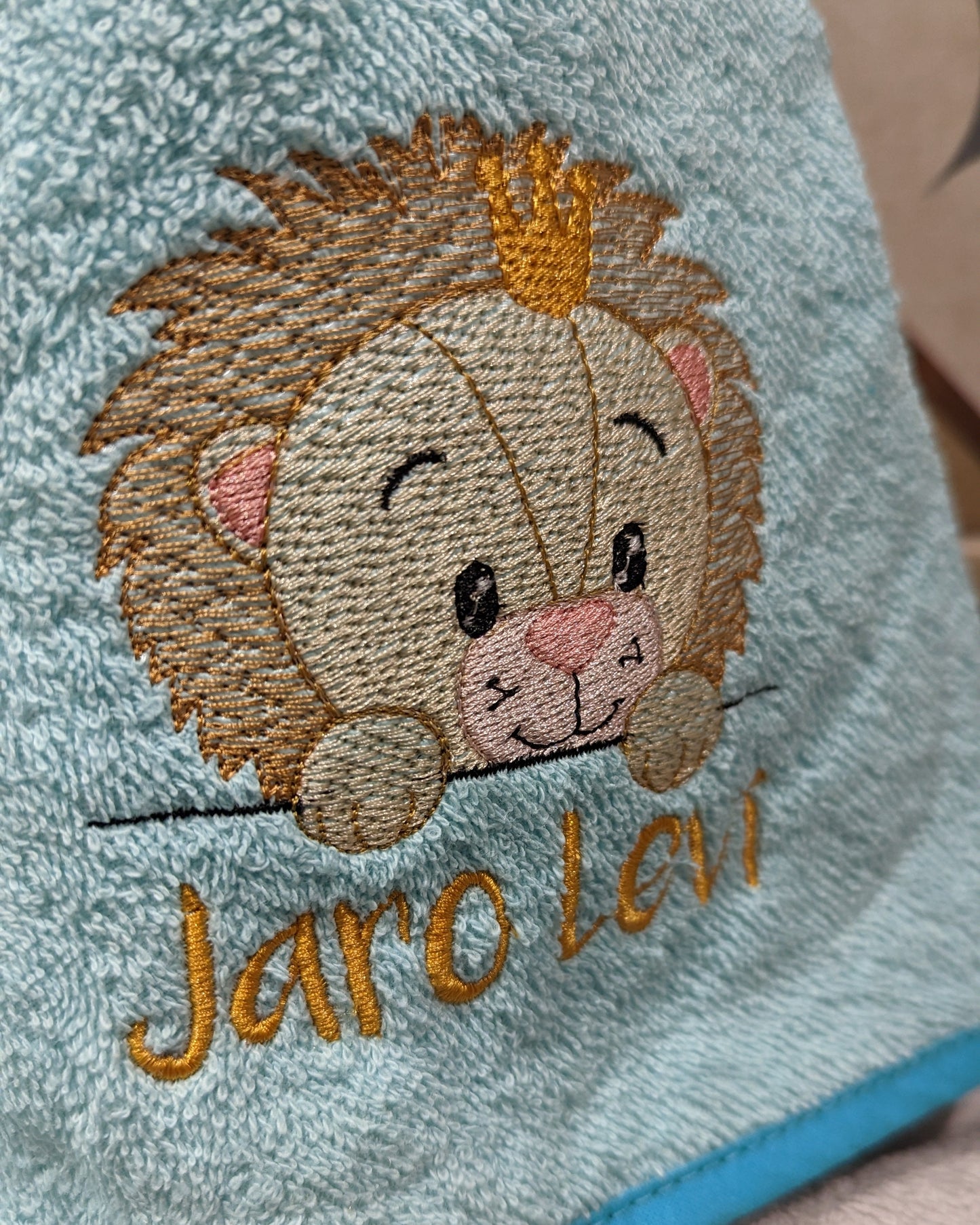Kapuzentuch personalisiert mit Name und Motiv Handtuch Babyhandtuch Babygeschenk bestickt