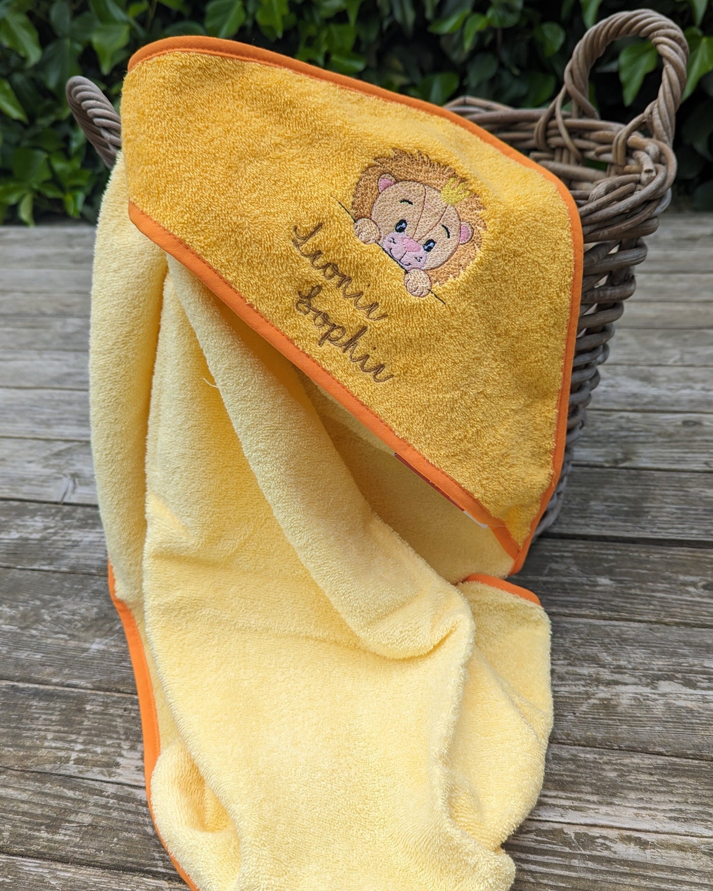 Kapuzentuch personalisiert mit Name und Motiv Handtuch Babyhandtuch Babygeschenk bestickt