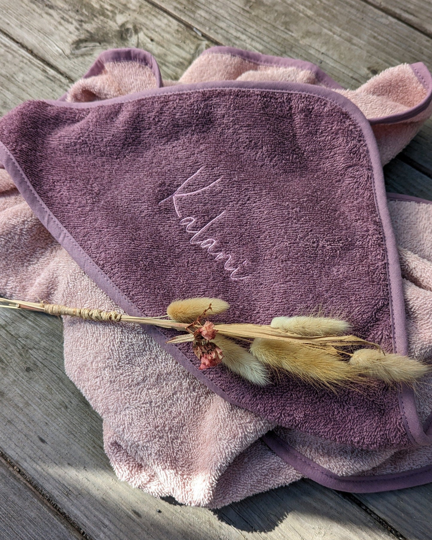 Kapuzentuch Handtuch Badetuch personalisiert mit Name und Motiv bestickt