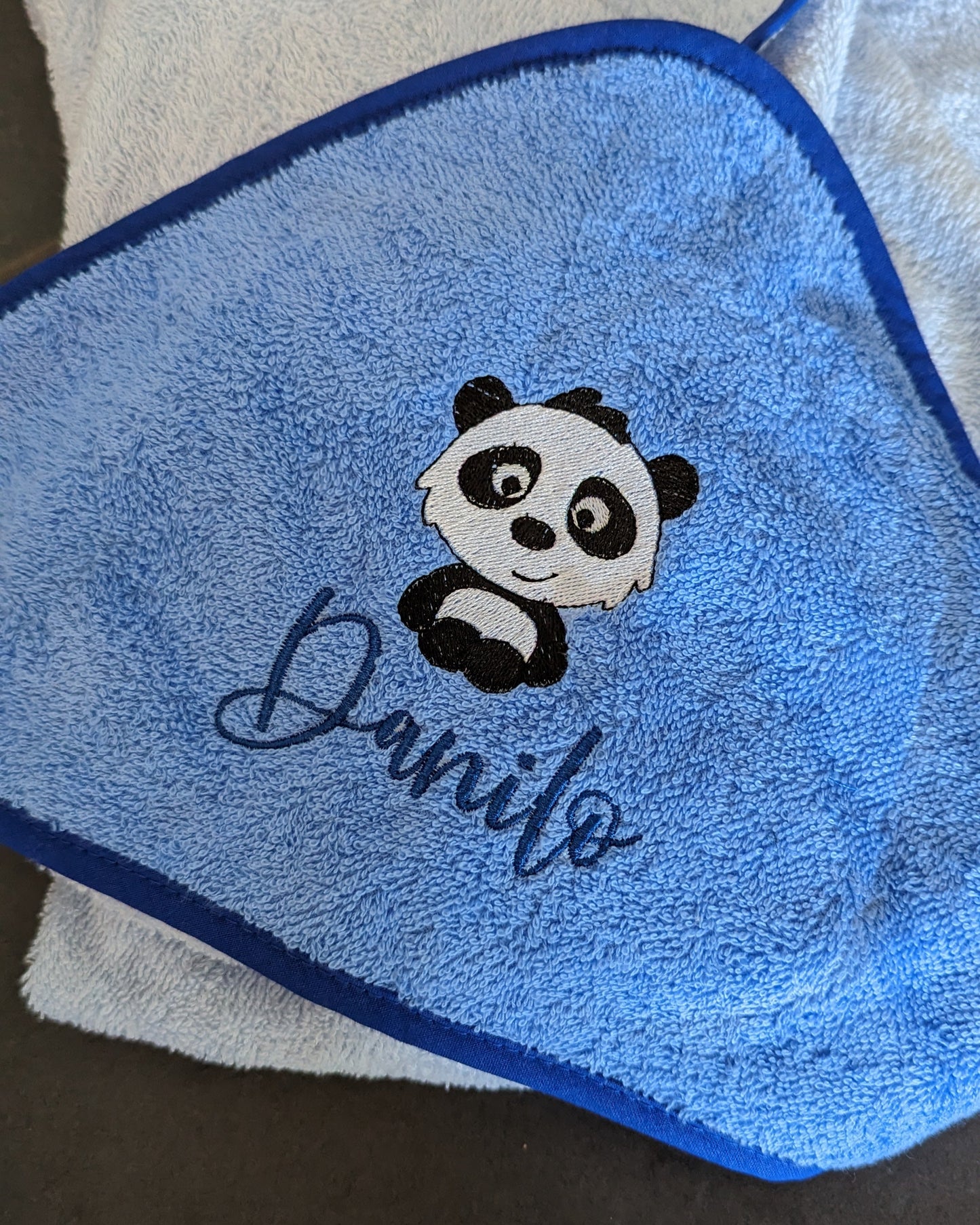 Kapuzentuch personalisiert mit Name und Motiv Handtuch Babyhandtuch Babygeschenk bestickt