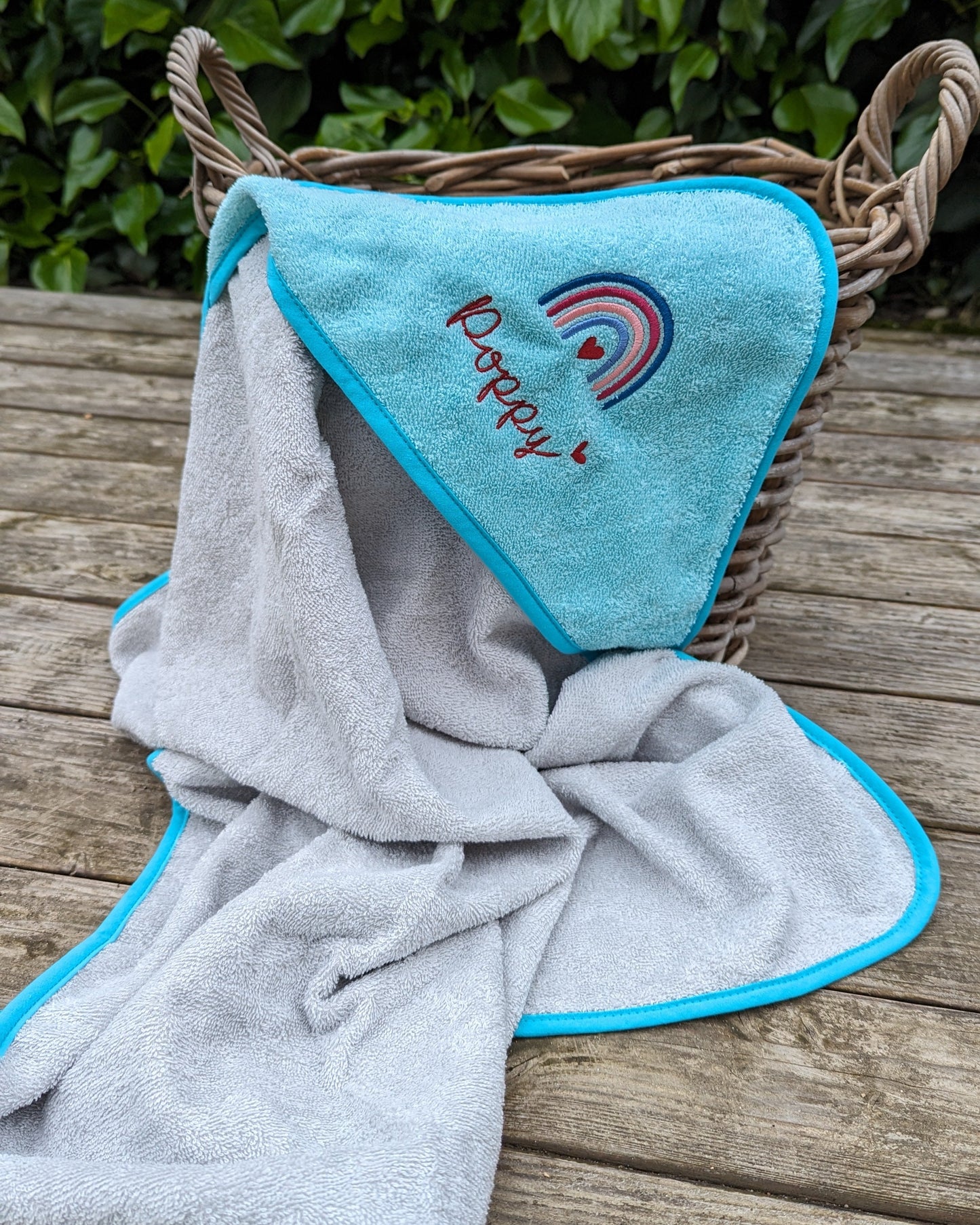 Kapuzentuch personalisiert mit Name und Motiv Handtuch Babyhandtuch Babygeschenk bestickt