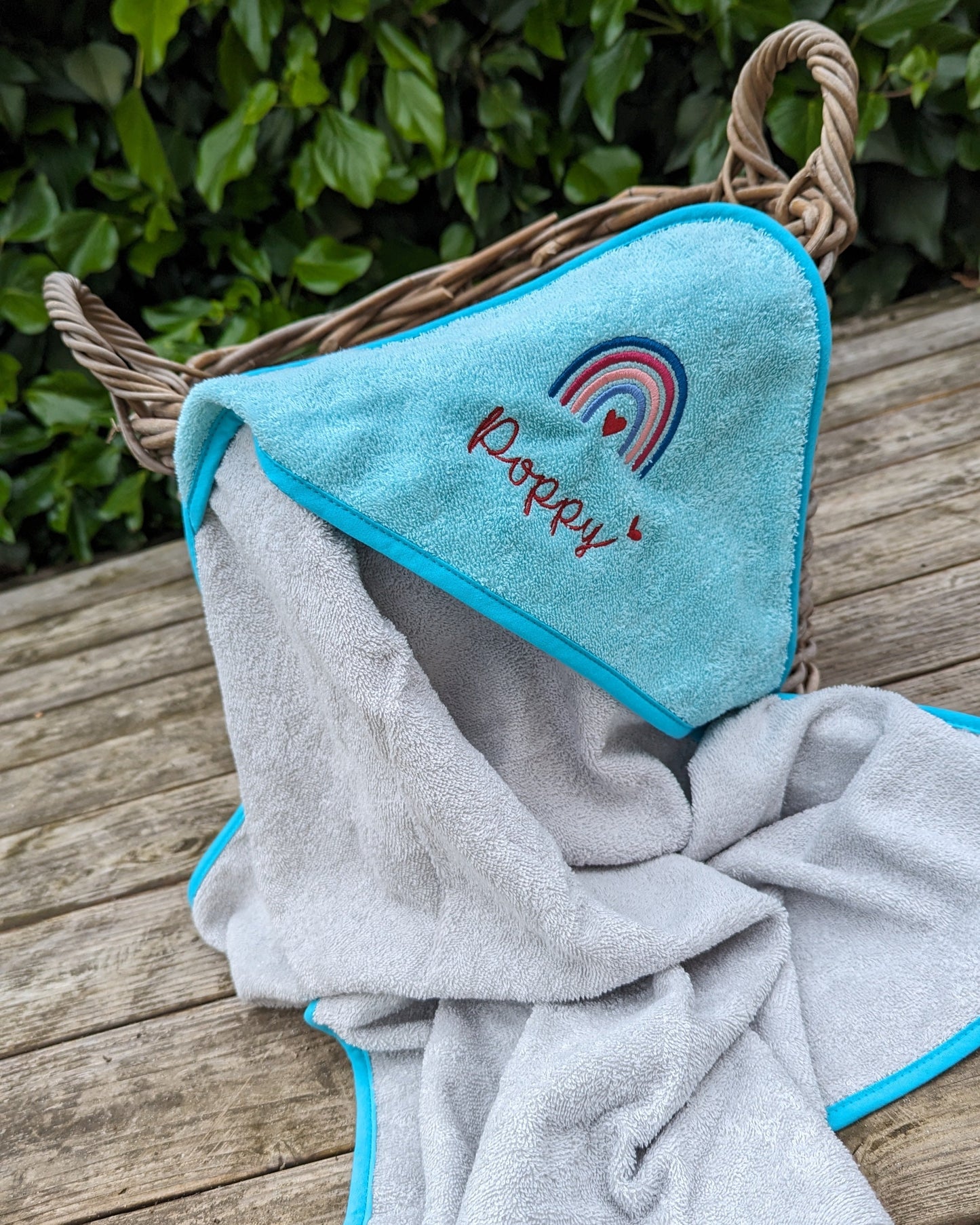 Kapuzentuch bestickt mit Name und Motiv personalisiert Babygeschenk Babyhandtuch Geschenkidee
