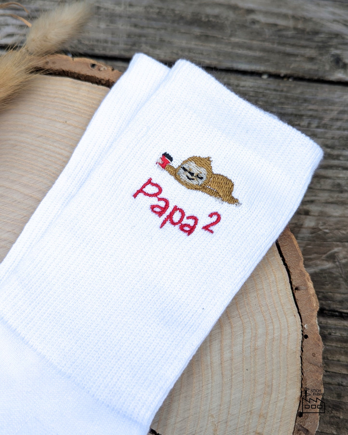 bestickte Socken mit Motiv und Text