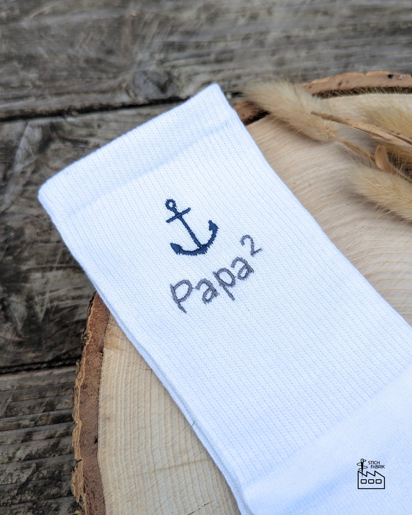 bestickte Socken mit Motiv und Text