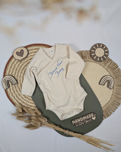 Geburtsgeschenk personalisierter Babybody Body mit Name Logo Spruch Taufgeschenk 