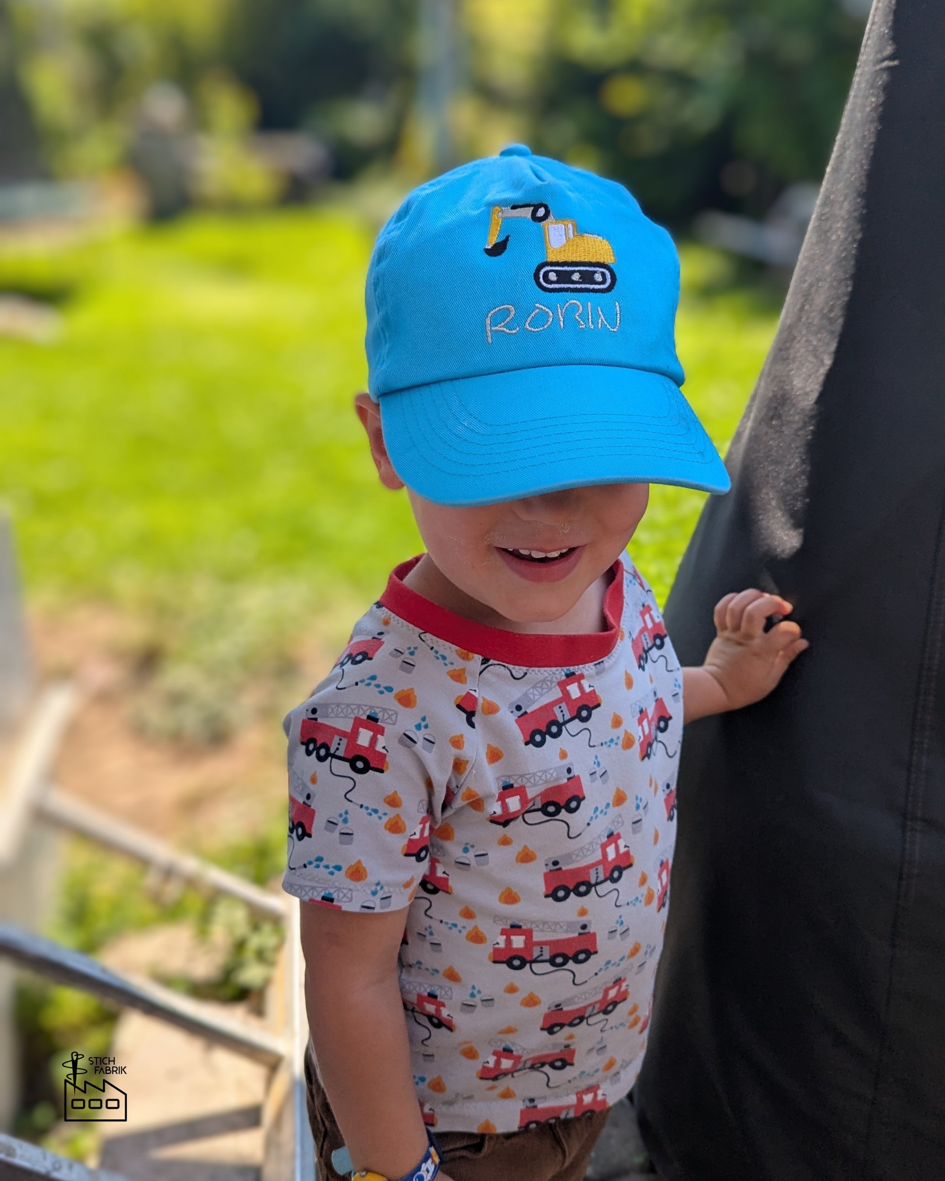 Basecap Kappe Mütze personalisiert bestickt Bagger Baufahrzeug Kindermütze Schildmütze