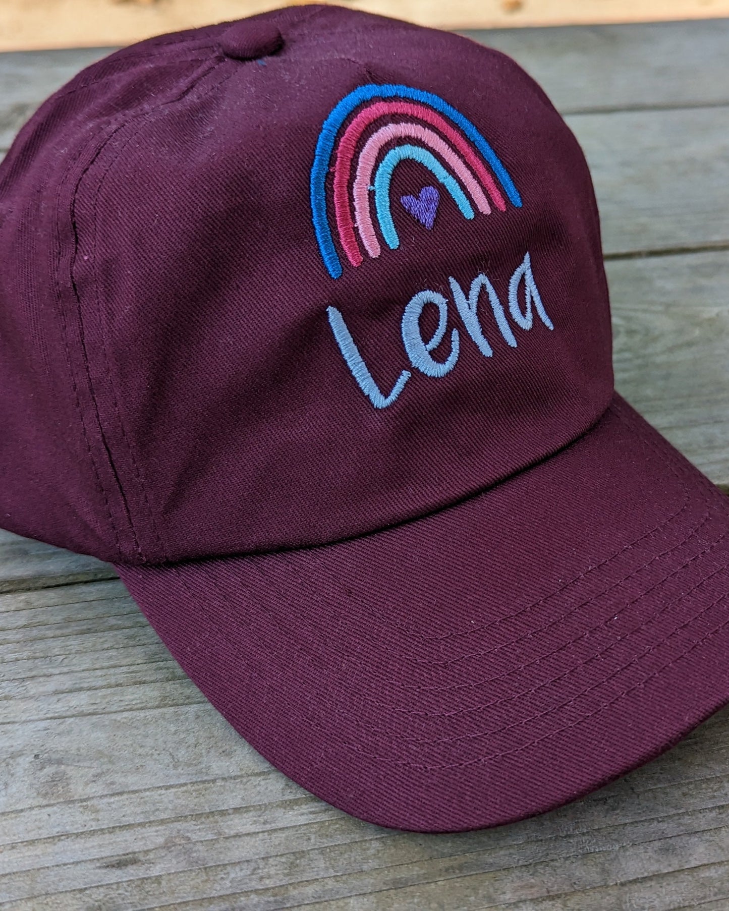 Basecap personalisiert mit Name bestickt und Motiv Regenbogen Herz Mütze Kappe Cap