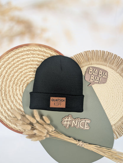Beanie Mütze mit Kunstleder Label Patch Aufnäher personalisiert