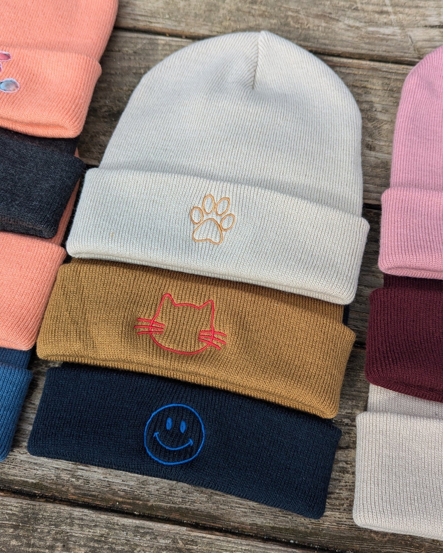 Beanie Mütze Wintermütze Strickmütze bestickt Patch Kunstleder Label