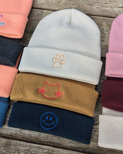 Beanie Mütze Wintermütze Strickmütze bestickt Patch Kunstleder Label