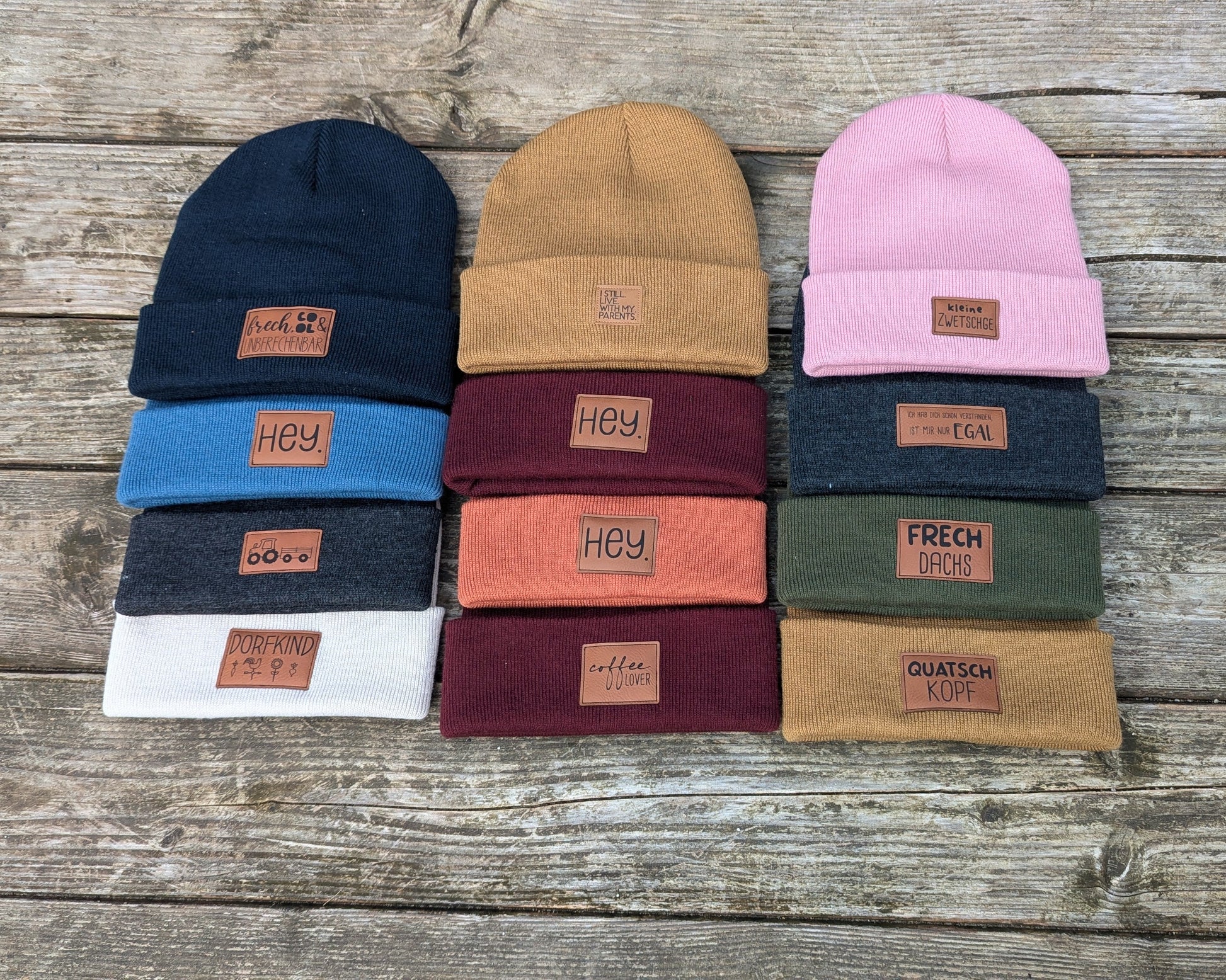 Beanie Mütze Wintermütze Strickmütze bestickt Patch Kunstleder Label