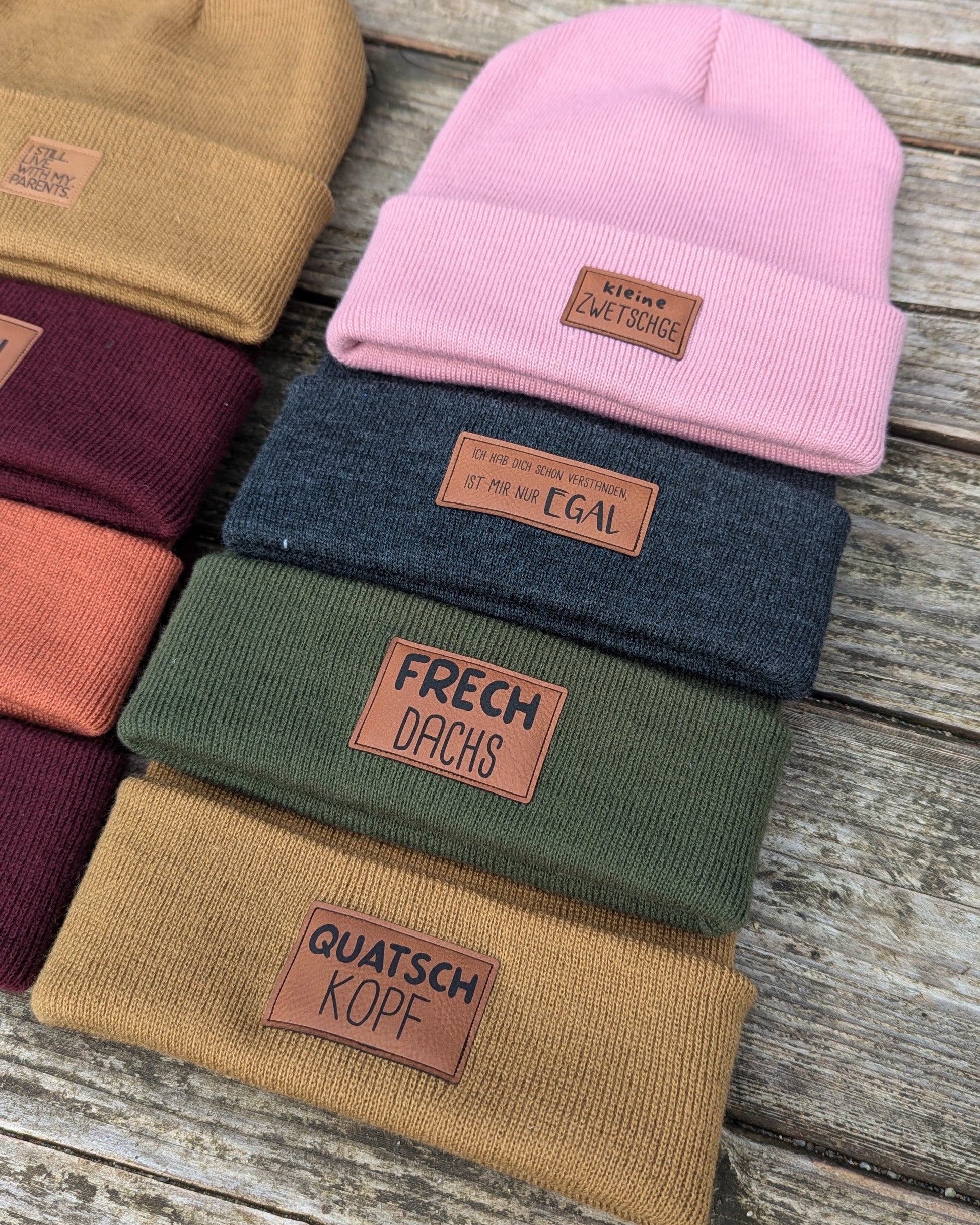 Beanie Mütze Wintermütze Strickmütze bestickt Patch Kunstleder Label