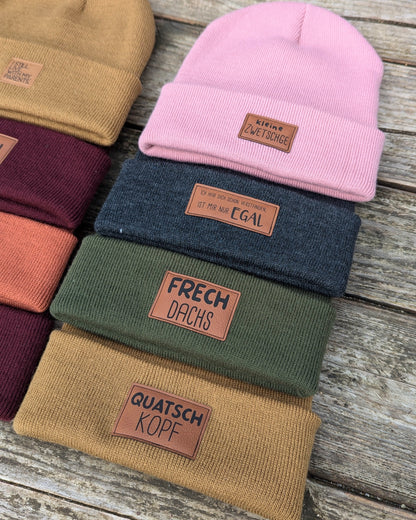 Beanie Mütze Wintermütze Strickmütze bestickt Patch Kunstleder Label