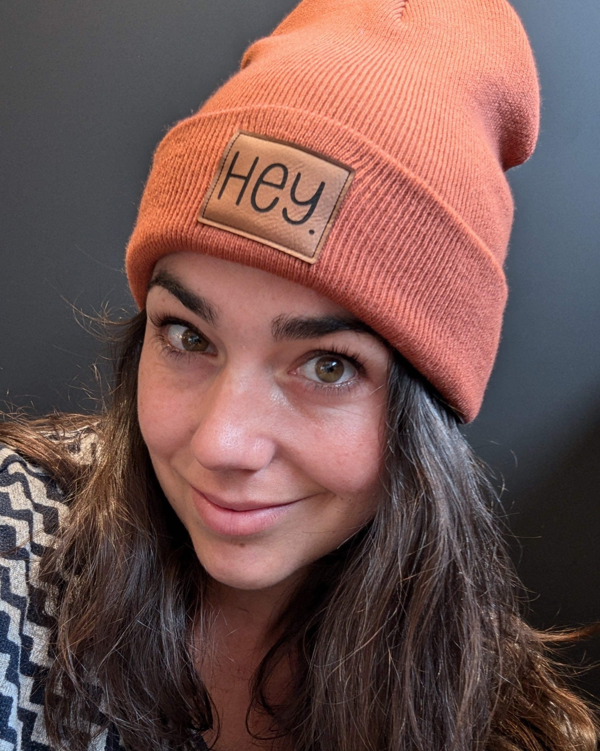 Beanie Mütze Wintermütze Strickmütze bestickt Patch Kunstleder Label