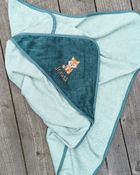 Kapuzentuch Handtuch Badetuch personalisiert mit Name und Motiv bestickt