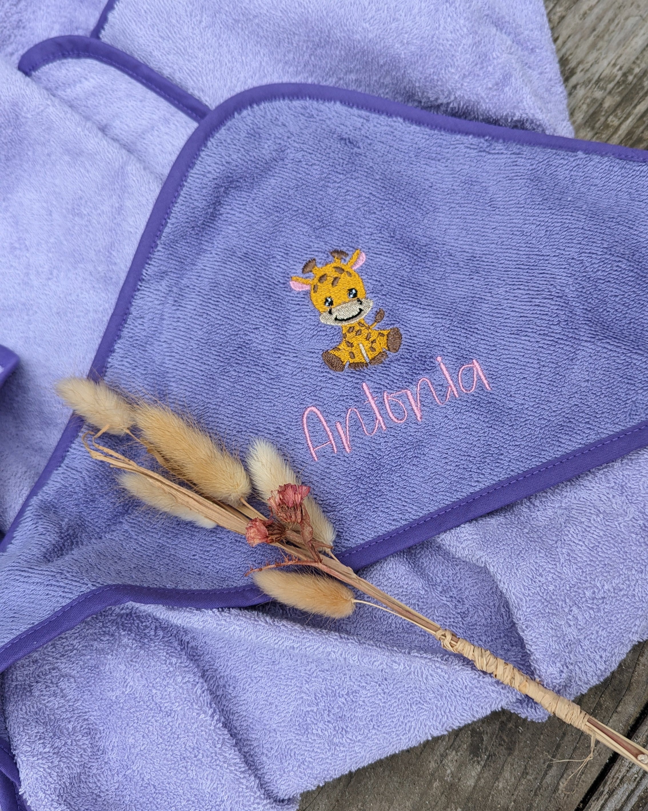 Kapuzentuch bestickt mit Name und Motiv personalisiert Babygeschenk Babyhandtuch Geschenkidee