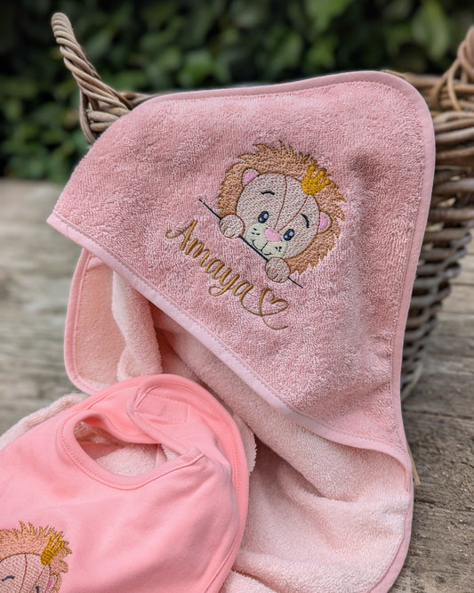 Kapuzentuch bestickt mit Name und Motiv personalisiert Babygeschenk Babyhandtuch Geschenkidee