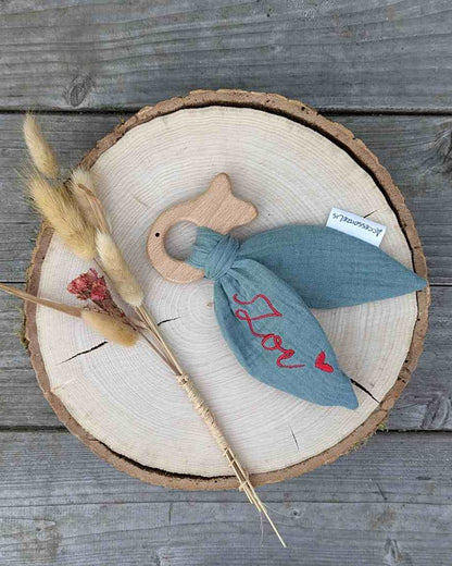 Knisterohr mit Holzgreifling Tierform Knistertuch Knisterspielzeug Rassel bestickt mit Name personalisiert