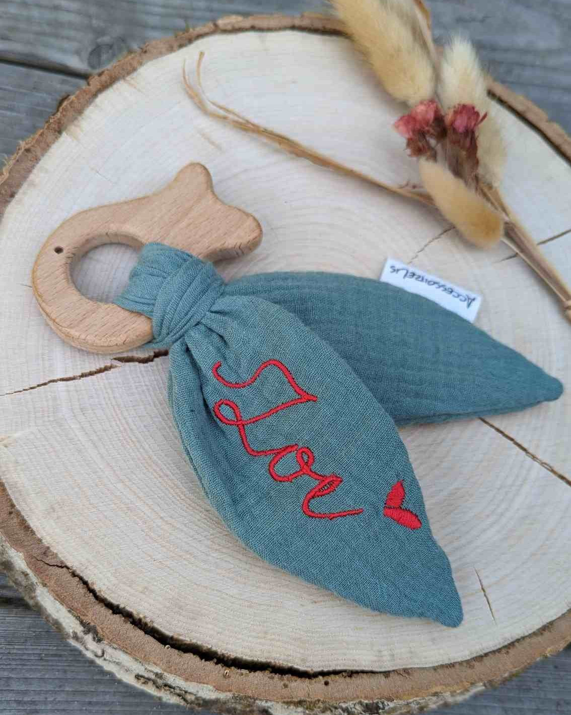 Knisterohr mit Holzgreifling Tierform Knistertuch Knisterspielzeug Rassel bestickt mit Name personalisiert