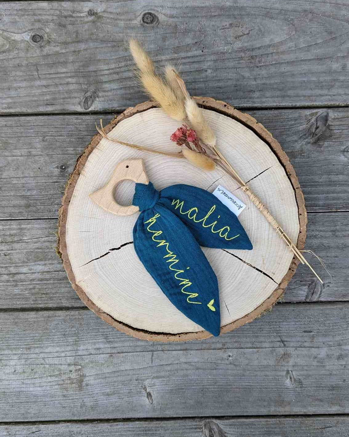 Knisterohr mit Holzgreifling Tierform Knistertuch Knisterspielzeug Rassel bestickt mit Name personalisiert