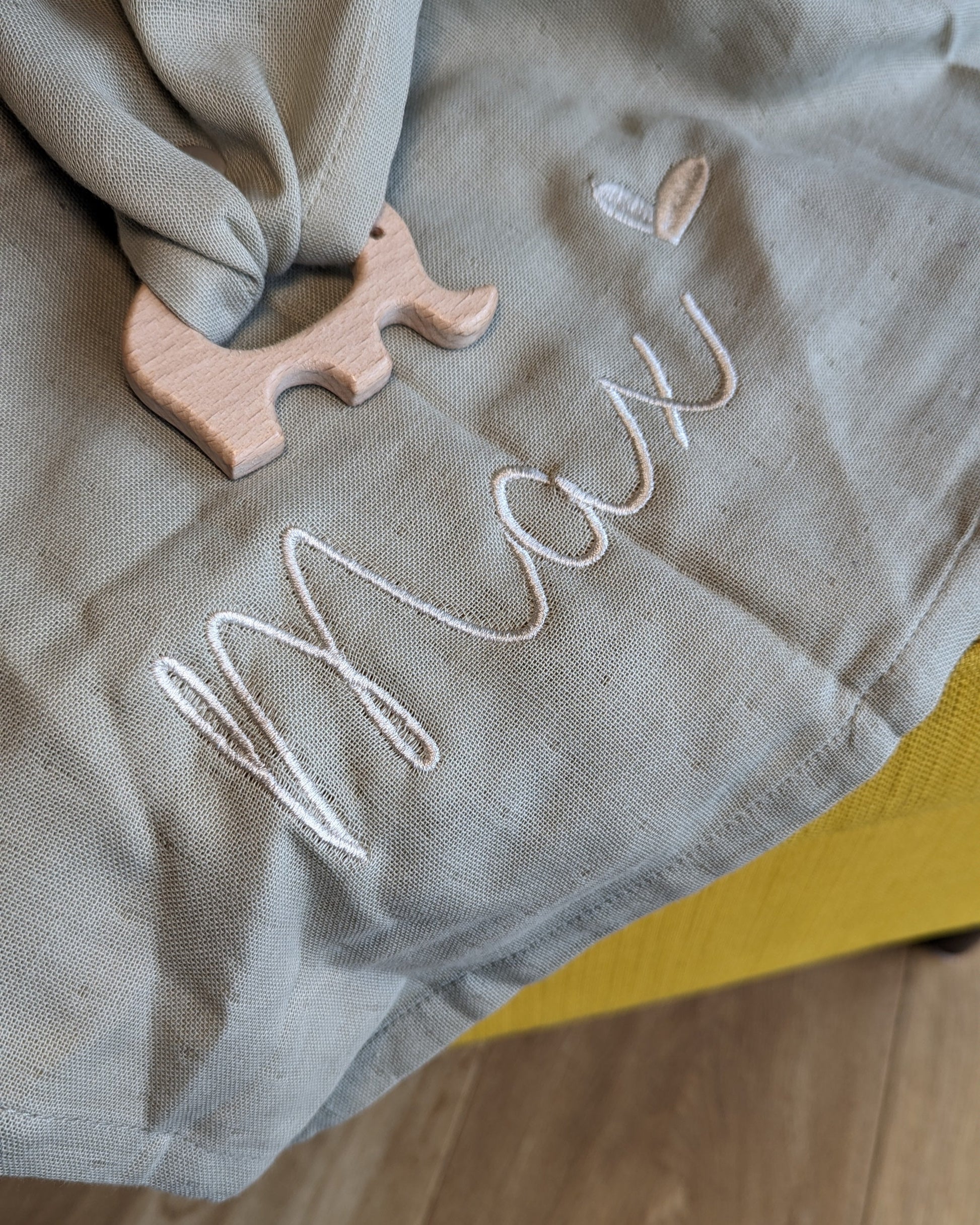 Schmusetuch Spucktuch mit Name personalisiert Stoffwindel bestickt mit Holzgreifling