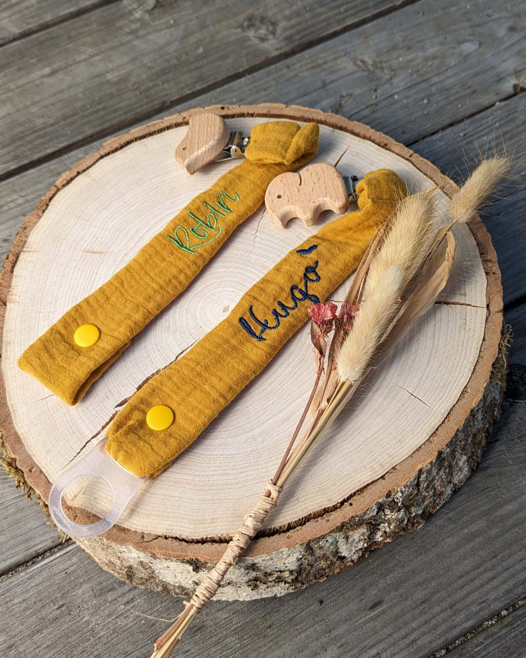 Schnullerband bestickt personalisiert mit Name Holzclip