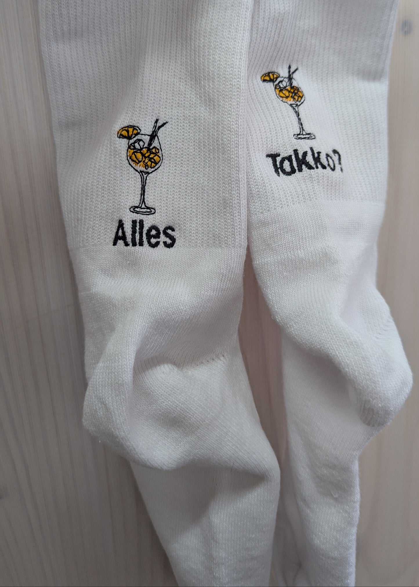 Statement Socks Socken bestickt Tennissocken Sportsocken Crew Socks personalisiert Aperol Cocktail