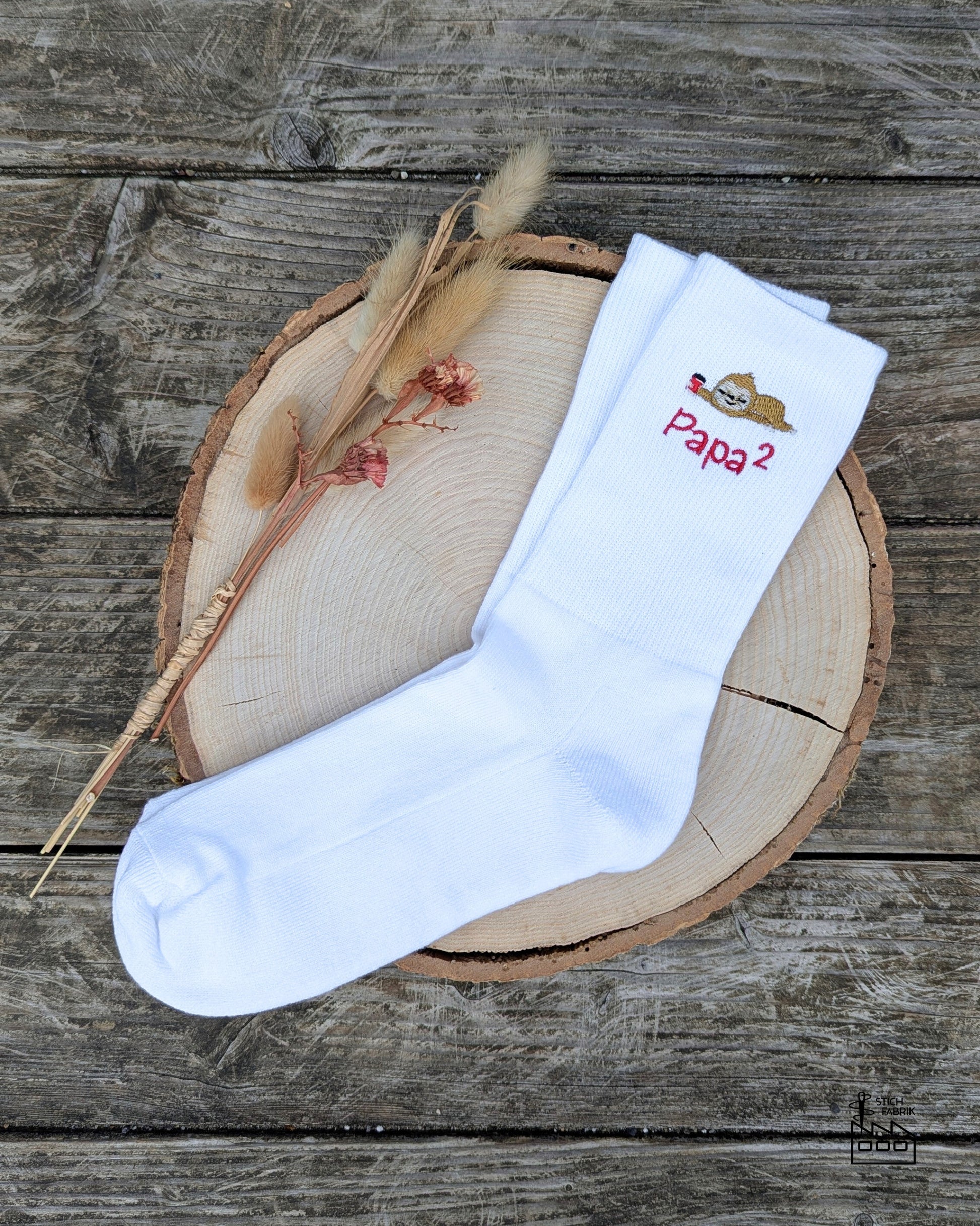 bestickte Socken mit Motiv und Text 