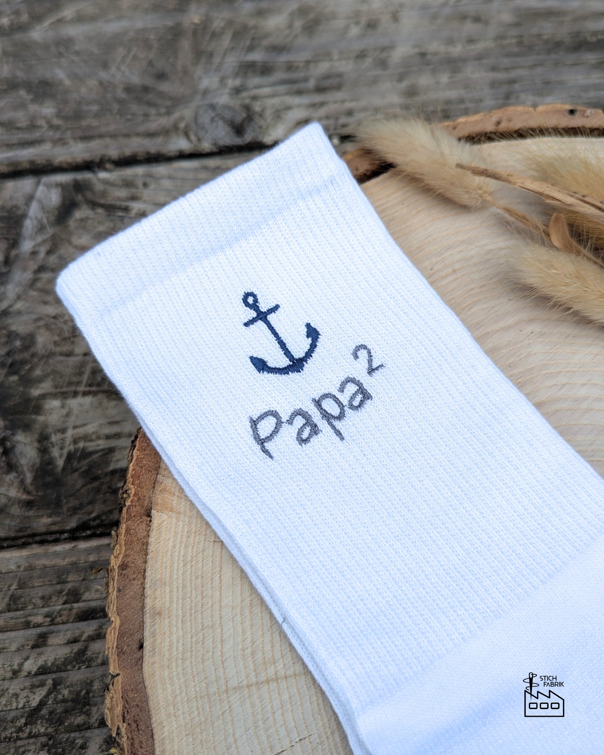bestickte Socken mit Motiv und Text