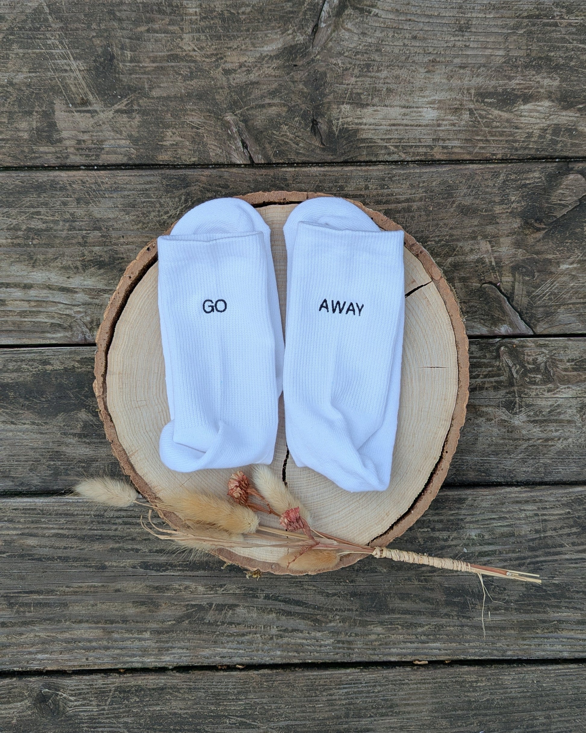 Sportsocken Tennissocken bestickt personalisiert Crew Socks Statementsocken Go Away