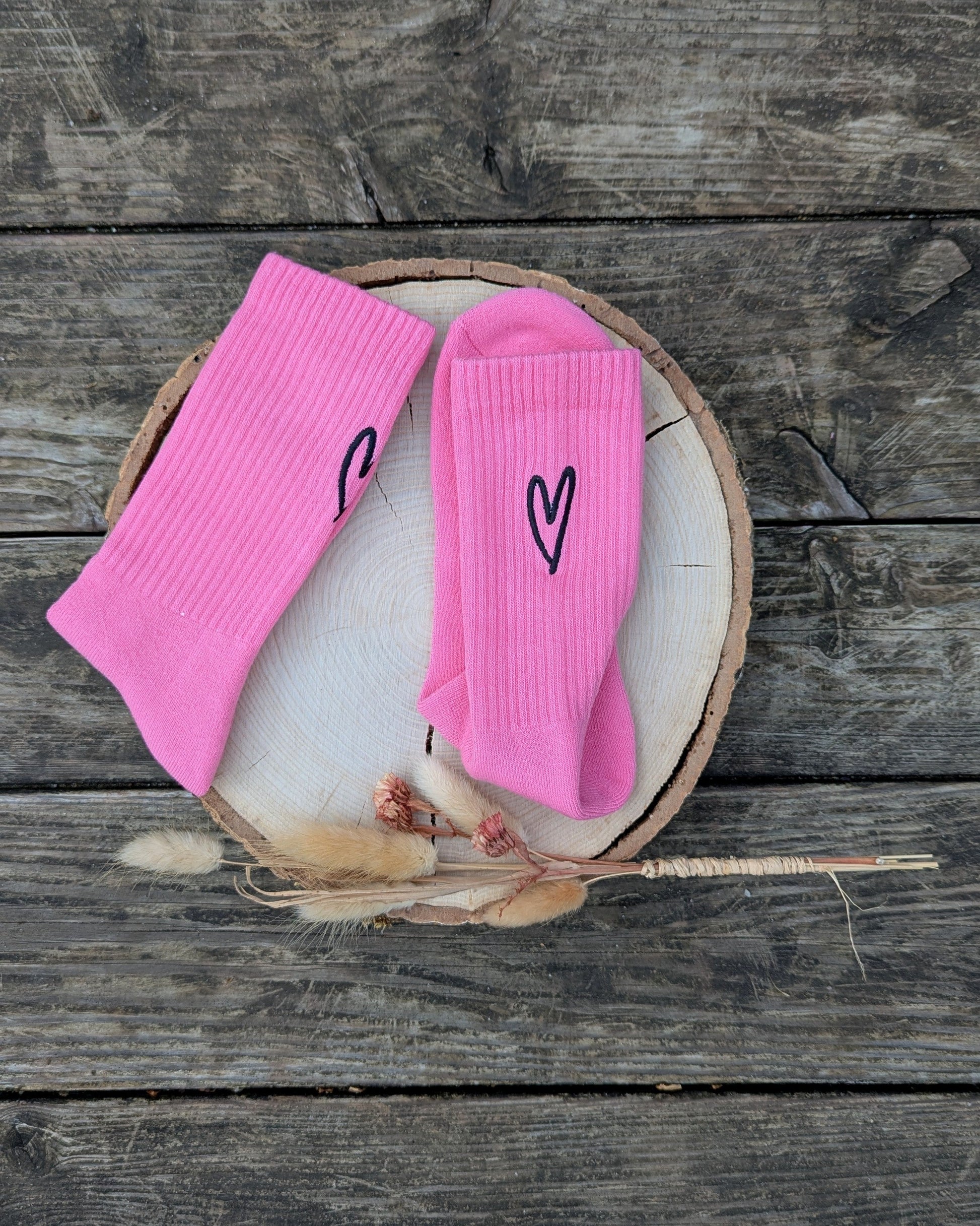 farbige bunte Sportsocken Tennissocken bestickt personalisiert Crew Socks Statementsocken Herz