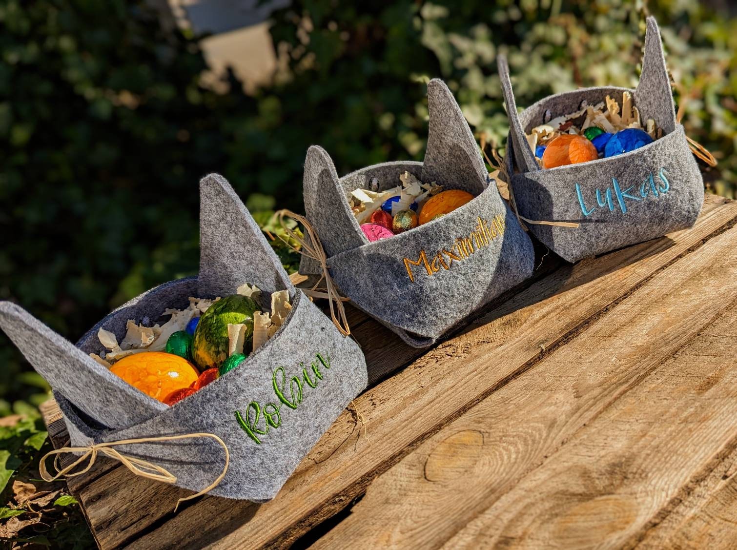 Osterkorb Osternest personalisiert mit Name Hasenkörbchen Zirbenholz bestickt