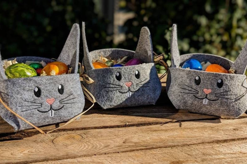 Osterkorb Osternest personalisiert mit Name Hasenkörbchen Zirbenholz bestickt