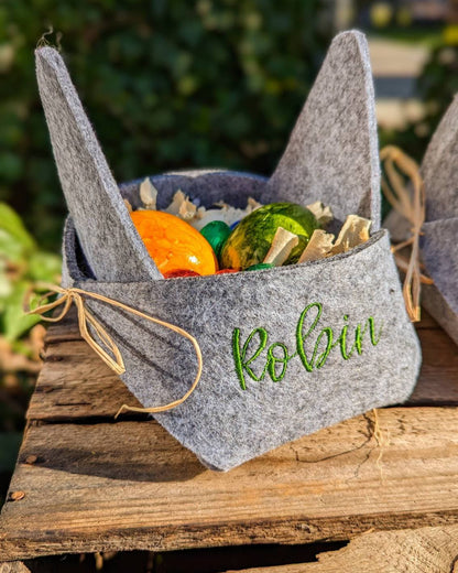 Osterkorb Osternest personalisiert mit Name Hasenkörbchen Zirbenholz bestickt